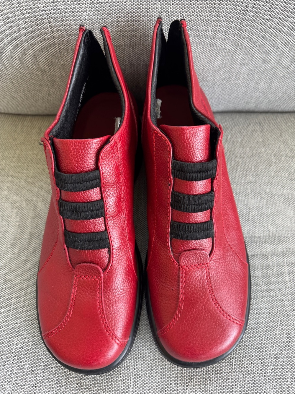 Dansko Red Pebbled Leather Zip Back Ankle Bootie quirky euro 40 US 9 1/2
